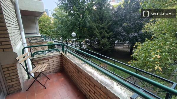 Room for rent in shared apartment in Pamplona