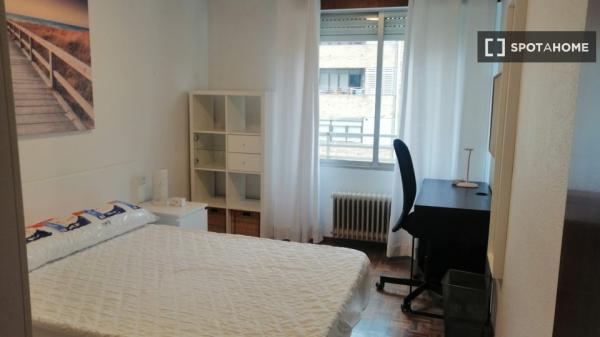 Chambre à louer dans un appartement partagé à Pampelune