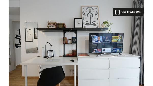 Se alquila habitación en piso de 4 dormitorios en Basurto, Bilbao