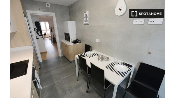 Se alquila habitación en piso de 4 dormitorios en Basurto, Bilbao