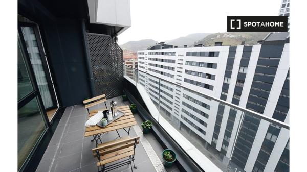 Se alquila habitación en piso de 4 dormitorios en Basurto, Bilbao