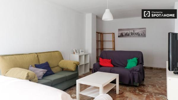 Habitaciones para alquilar en apartamento de 4 dormitorios en Granada