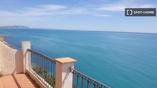 Apartamento de 4 dormitorios en alquiler en Cala D'Or, Alicante