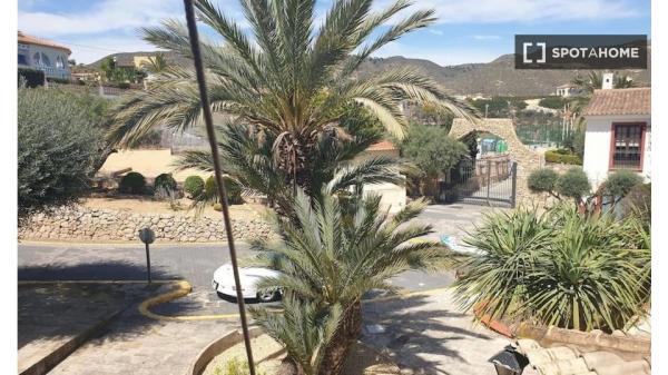 Apartamento de 4 dormitorios en alquiler en Cala D'Or, Alicante