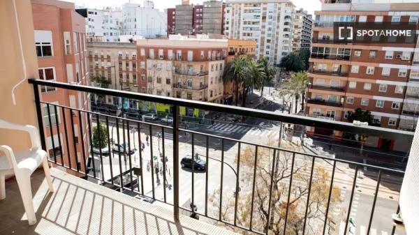 Apartamento de 3 dormitorios en alquiler en Benimaclet, Valencia