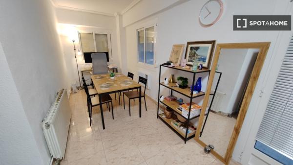 Apartamento completo de 2 dormitorios en Alicante (Alacant)