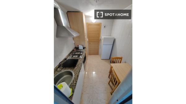 Apartamento completo de 2 dormitorios en Alicante (Alacant)