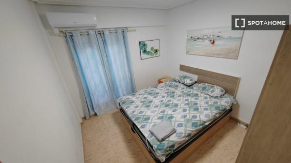 Apartamento completo de 2 dormitorios en Alicante (Alacant)