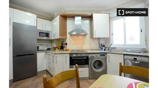 Chambre à louer dans un appartement de 4 chambres à Santutxu, Bilbao