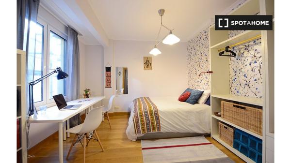 Chambre à louer dans un appartement de 4 chambres à Santutxu, Bilbao