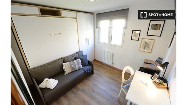 Quarto para alugar em apartamento de 5 quartos em Bilbau