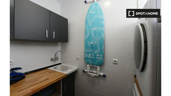 Quarto para alugar em apartamento de 5 quartos em Bilbau