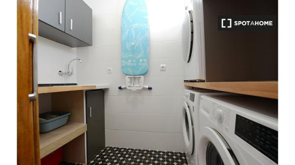 Quarto para alugar em apartamento de 5 quartos em Bilbau