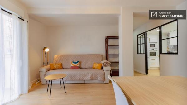 Apartamento de 4 dormitorios en alquiler en Patraix, Valencia.