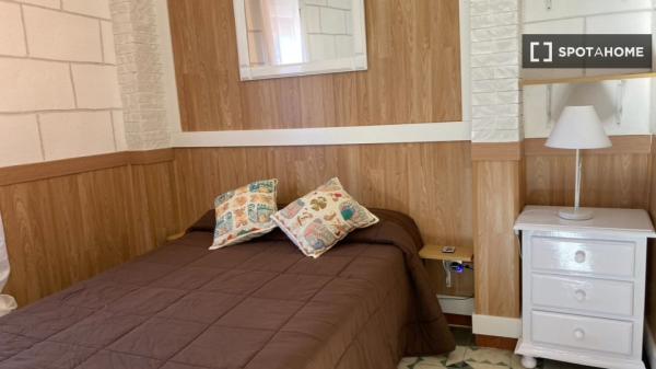 Apartamento completo de 2 dormitorios en Granada