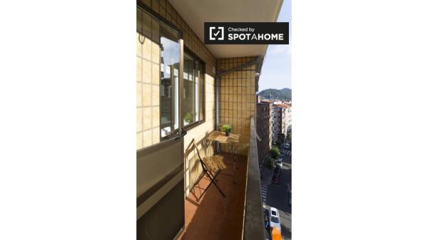 Quarto mobiliado em apartamento de 3 quartos em Begoña, Bilbao