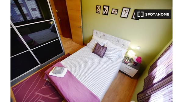 Quarto amplo em apartamento compartilhado em Rekalde, Bilbao