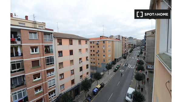 Quarto amplo em apartamento compartilhado em Rekalde, Bilbao