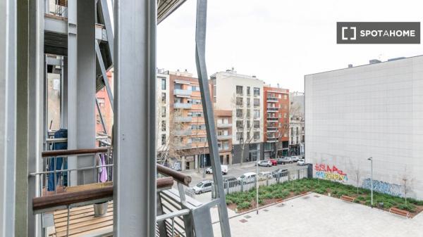 Appartement entièrement meublé près du parc du centre de Poblenou