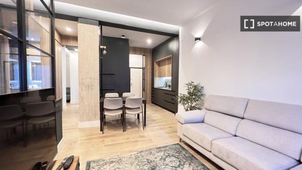 Charmoso apartamento de 2 quartos para alugar em Cuatro Caminos