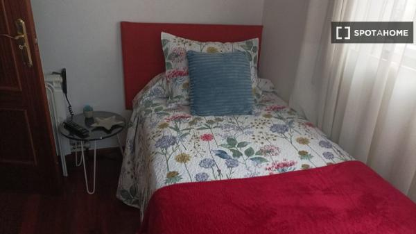 Room for rent in shared apartment in Vigo