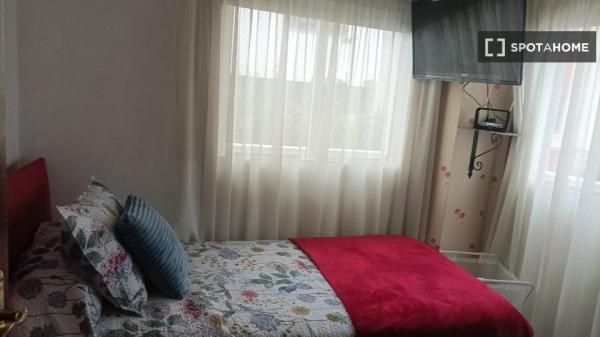 Room for rent in shared apartment in Vigo