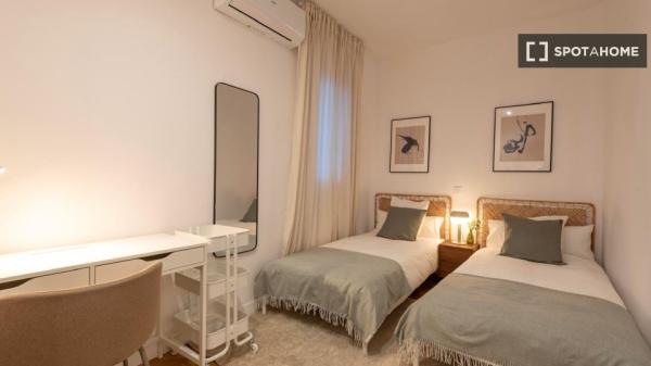 Whole 4 bedrooms apartment in Madrid