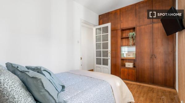 Whole 5 bedrooms apartment in Madrid