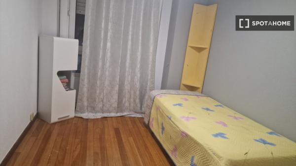 Room in shared apartment in Santander