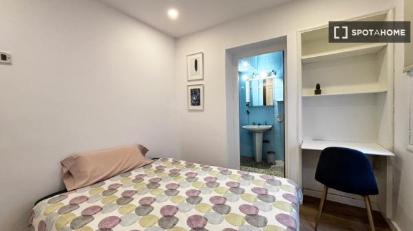 Chambre dans un appartement partagé à Palma