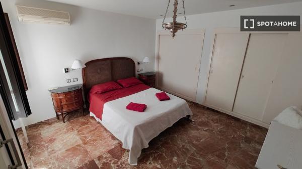 Quarto em apartamento compartilhado em Sevilla