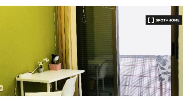 Decorated room in shared apartment in Casco Antiguo, Seville