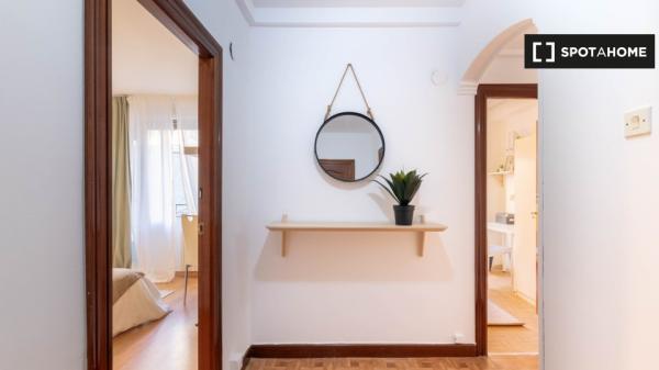 Habitación en piso compartido en el corazón de Bilbao