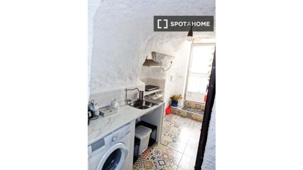 Apartamento completo de 2 dormitorios en Granada