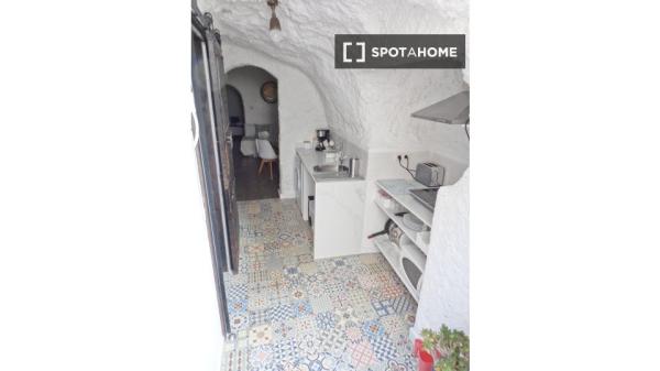 Apartamento completo de 2 dormitorios en Granada