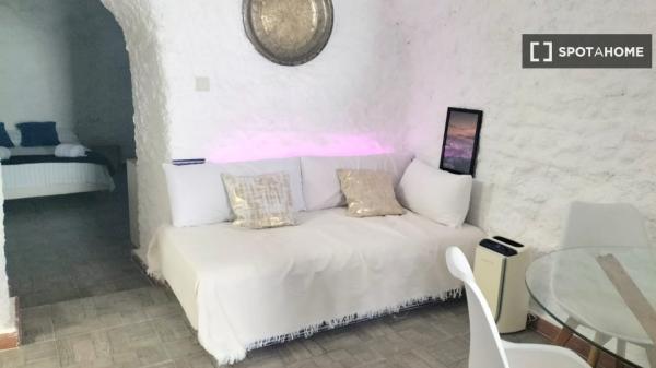 Apartamento completo de 2 dormitorios en Granada