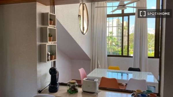 Apartamento entero de 2 dormitorios en Benidorm