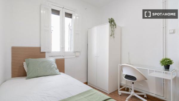 Habitación en piso compartido en madrid.