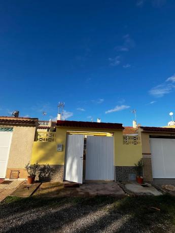 Casa independiente en avenida de los Almendros