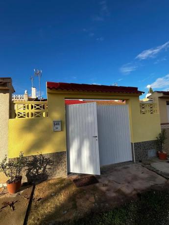 Casa independiente en avenida de los Almendros