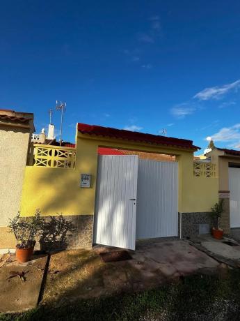 Casa independiente en avenida de los Almendros