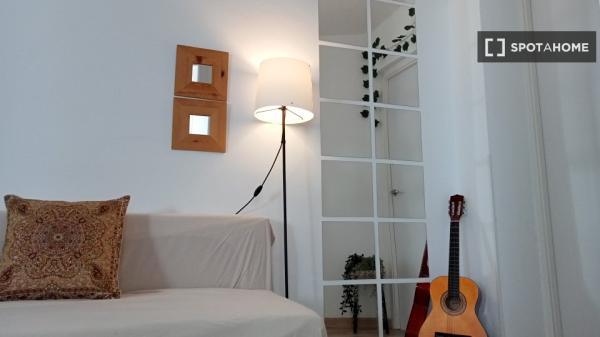 Quartos para alugar em apartamento de 2 quartos em Sevilha