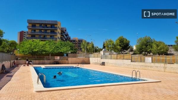 Apartamento de 3 dormitorios en alquiler en Paterna, Valencia.