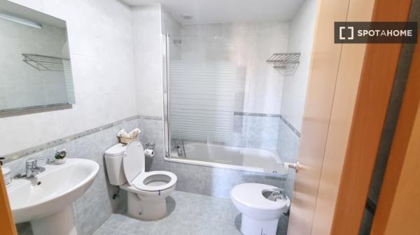 Apartamento de 3 dormitorios en alquiler en Paterna, Valencia.