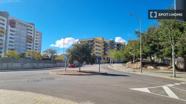 Apartamento de 3 dormitorios en alquiler en Paterna, Valencia.