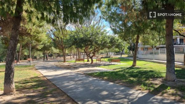 Apartamento de 3 dormitorios en alquiler en Paterna, Valencia.