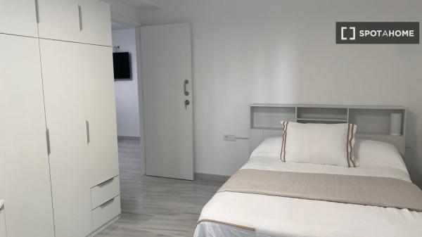 Quarto em apartamento compartilhado em Alicante (Alacant)