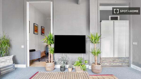 Rooms for rent in 2-bedroom apartment in Barcelona