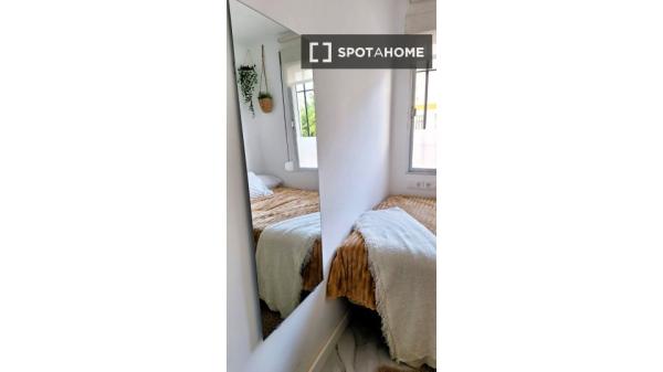 Room in shared apartment in Sevilla