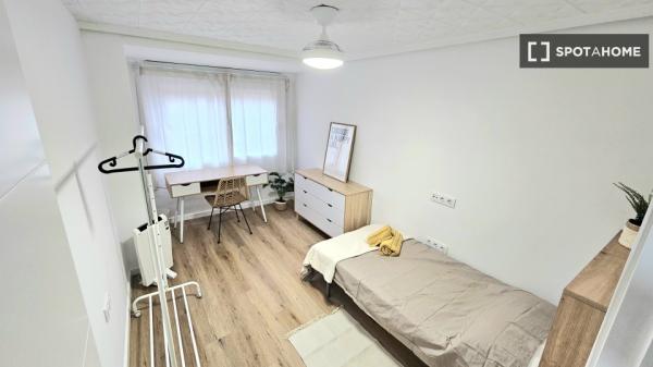 Room in shared apartment in València